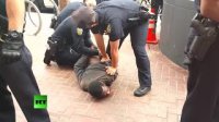 14 полицейских Сан Франциско арестовывают одного инвалида.