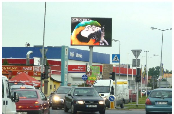 Посольство Украины в Польше освоило фотошоп