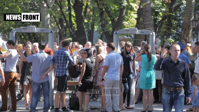 В Одессе полицейский сразу после присяги упал в обморок. От счастья. Черный вторник Потрошенко