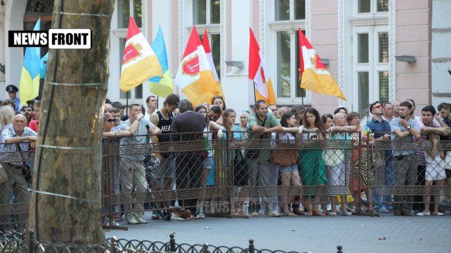 В Одессе полицейский сразу после присяги упал в обморок. От счастья. Черный вторник Потрошенко