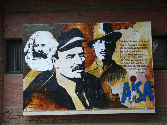 Ленин шагает по миру...