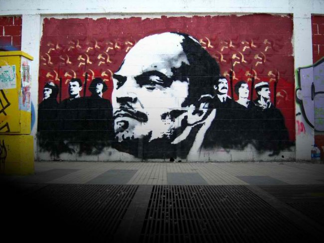 Ленин шагает по миру...