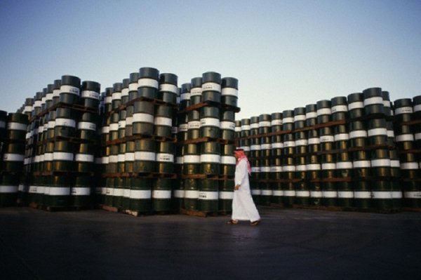 Азербайджанский экономист о нефтяной войне Саудовской Аравии с США