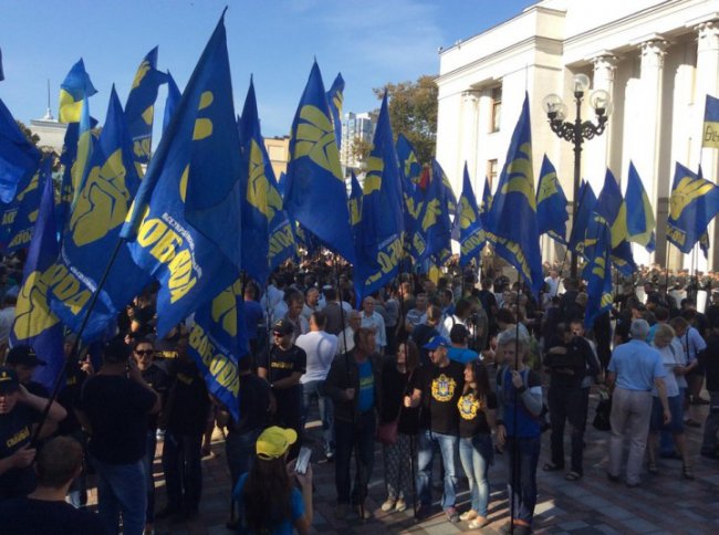 Пётр Порошенко отказался лично представить законопроект о децентрализации власти