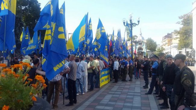 Пётр Порошенко отказался лично представить законопроект о децентрализации власти