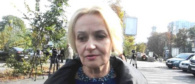 Фарион палкой избивала правоохранителей под Радой Фарион палкой избивала правоохранителей под Радой