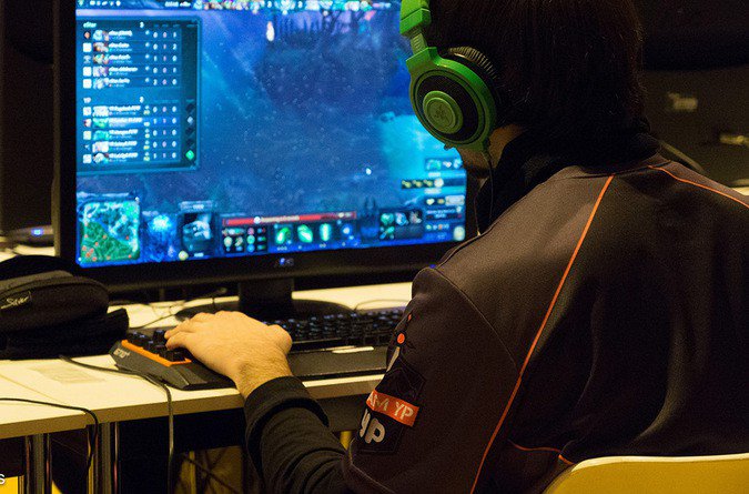 Подросток умер после 2 тысяч часов за компьютером