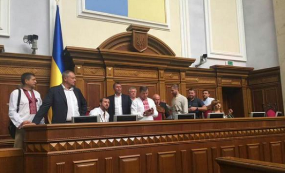 Взрыв у Зрады, поправки в конституцию и шум из ничего Взрыв у Зрады, поправки в конституцию и шум из ничего