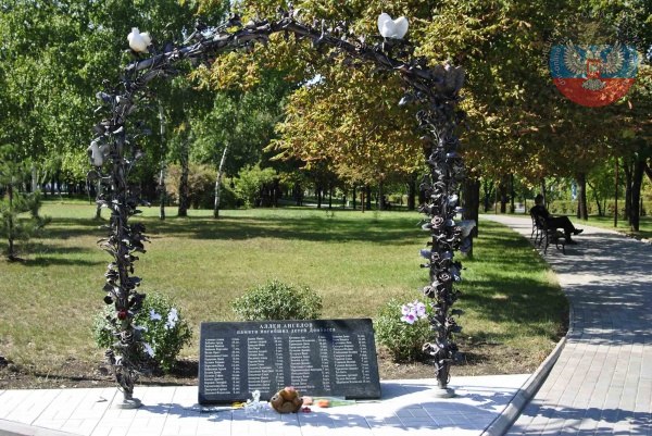 "Не шумите ветра, не тревожьте, тут спит мой папочка"! "Не шумите ветра, не тревожьте, тут спит мой папочка"!