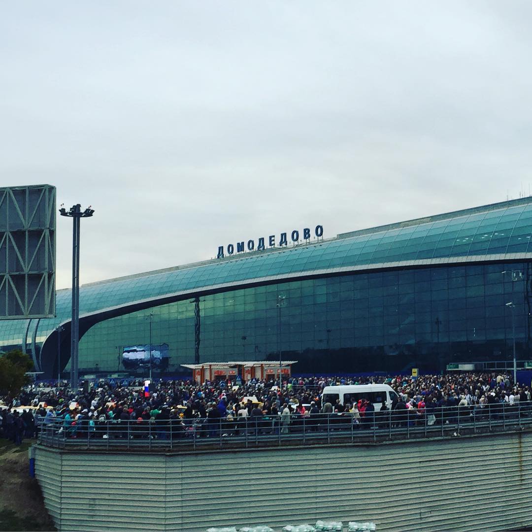 Произошёл пожар в московском аэропорту Домодедово, около 60 рейсов задержано