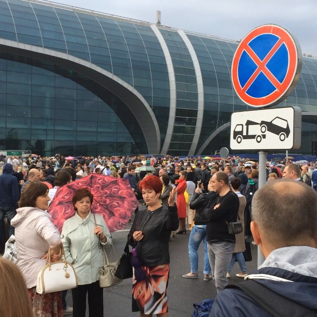 Произошёл пожар в московском аэропорту Домодедово, около 60 рейсов задержано