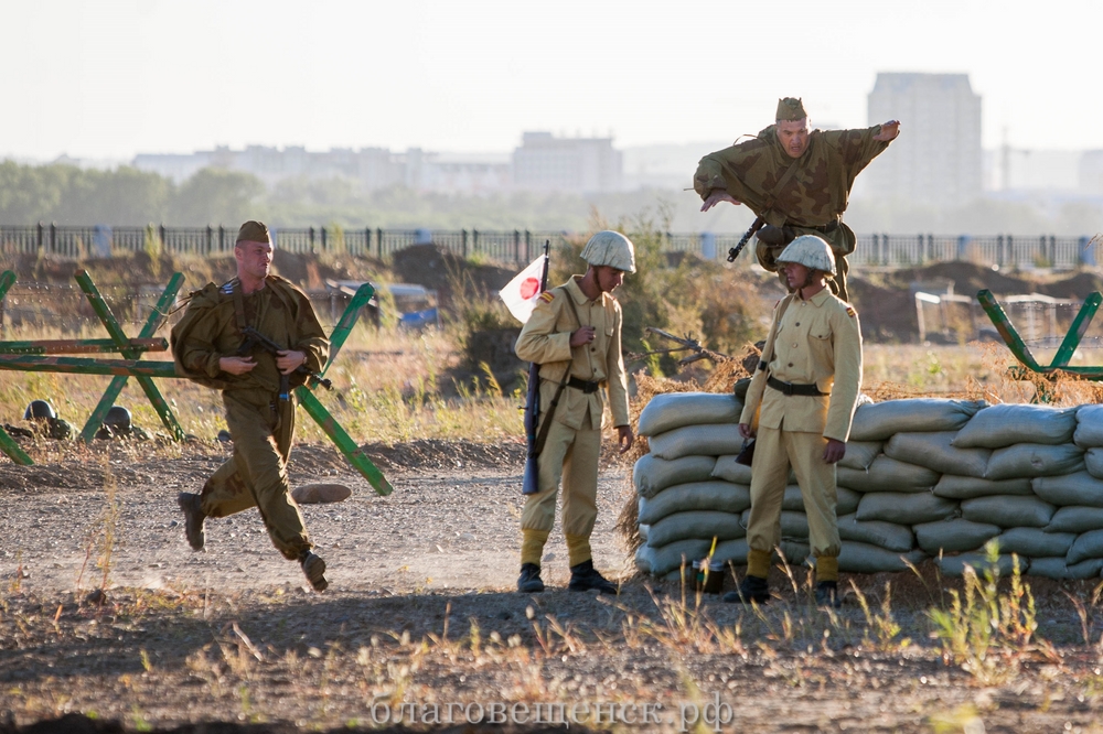 На набережной Амура прошла масштабная реконструкция Боевых действий 1945 г. На набережной Амура прошла масштабная реконструкция Боевых действий 1945 г.