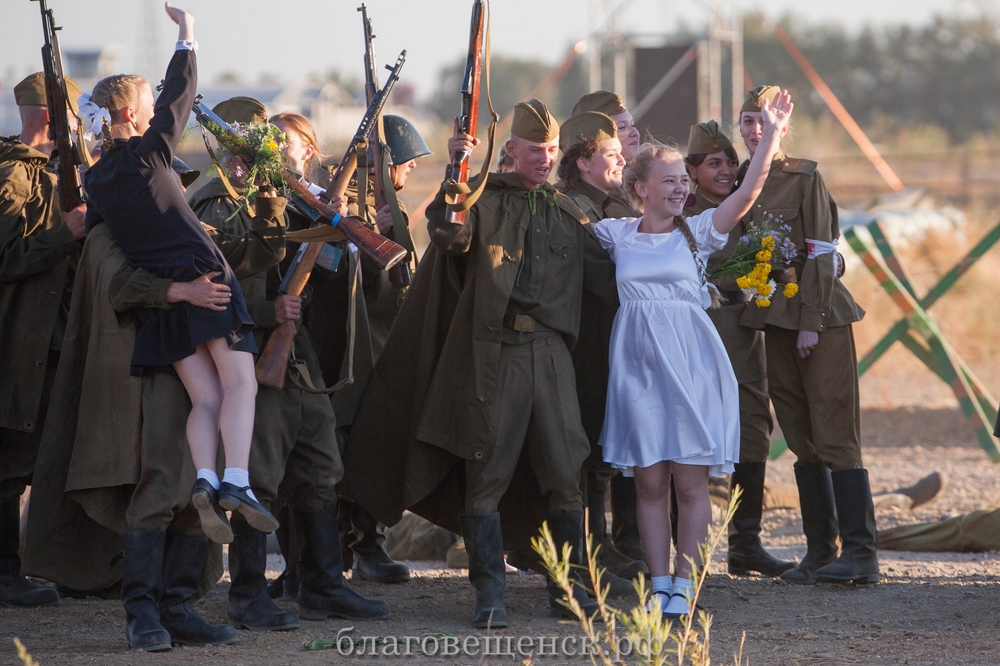 На набережной Амура прошла масштабная реконструкция Боевых действий 1945 г. На набережной Амура прошла масштабная реконструкция Боевых действий 1945 г.