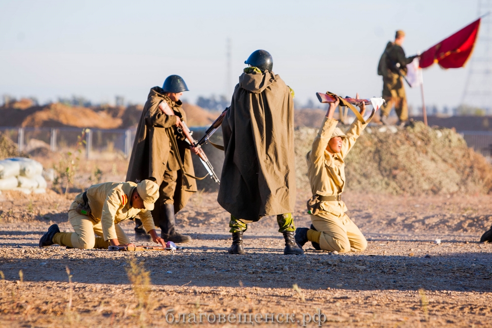 На набережной Амура прошла масштабная реконструкция Боевых действий 1945 г. На набережной Амура прошла масштабная реконструкция Боевых действий 1945 г.