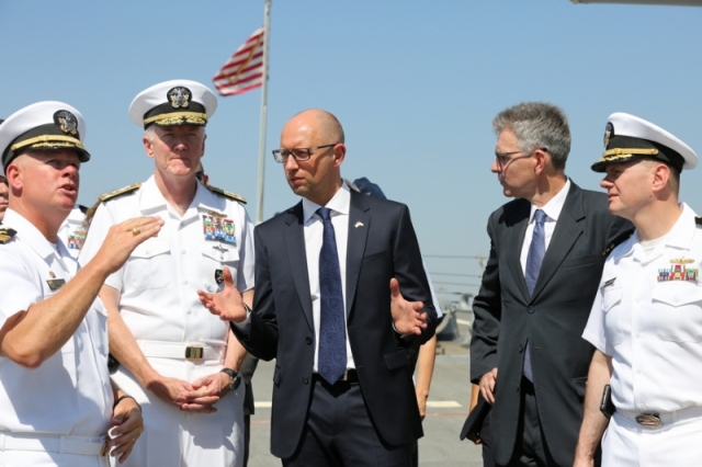 Вице-адмирал ВМС США диктует свои правила в Черном море Вице-адмирал ВМС США диктует свои правила в Черном море