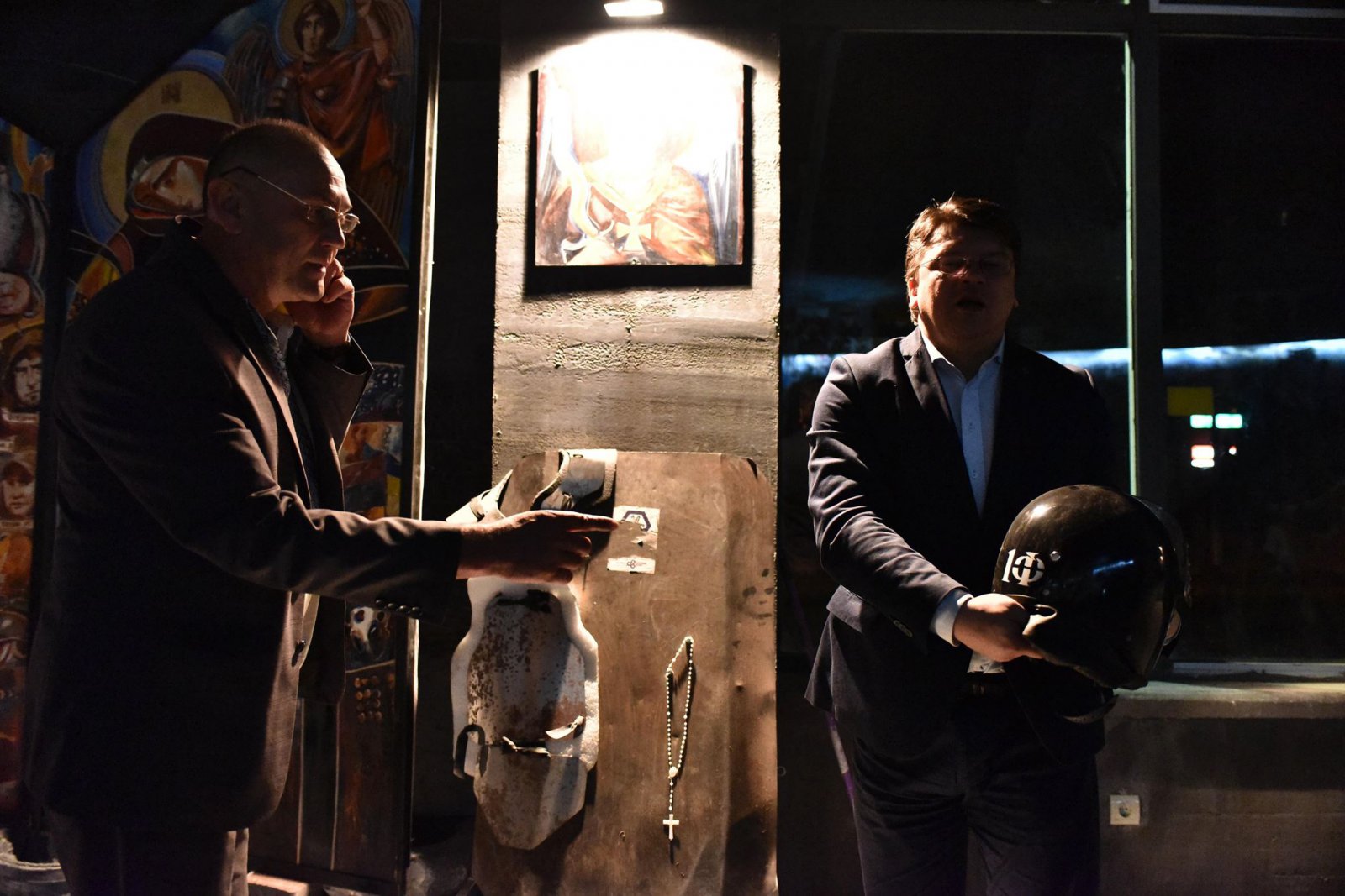 Биты, цепи, окровавленные тела и бочки с Майдана — на Украине открывают «Музей небесной сотни»