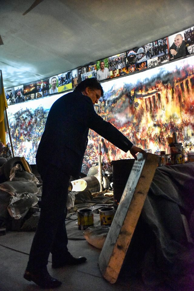 Биты, цепи, окровавленные тела и бочки с Майдана — на Украине открывают «Музей небесной сотни»