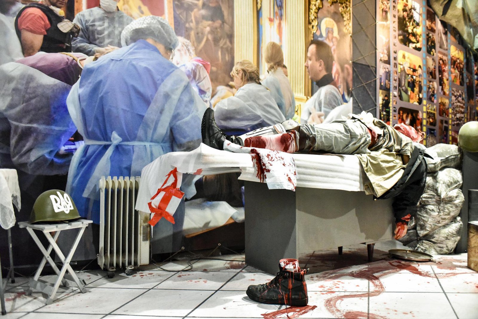 Биты, цепи, окровавленные тела и бочки с Майдана — на Украине открывают «Музей небесной сотни»