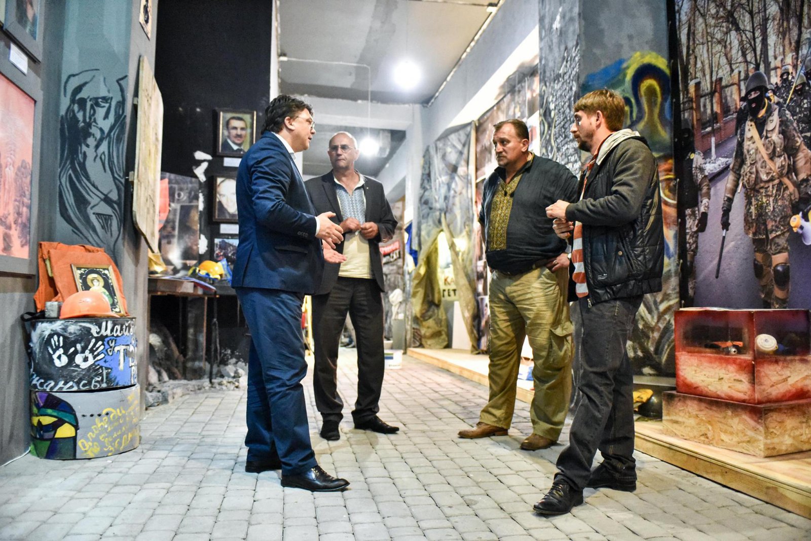 Биты, цепи, окровавленные тела и бочки с Майдана — на Украине открывают «Музей небесной сотни»