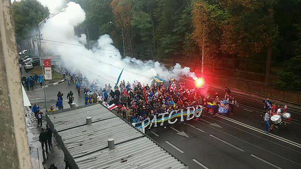 Во Львове прошел марш украинских и белорусских националистических футбольных ультрас
