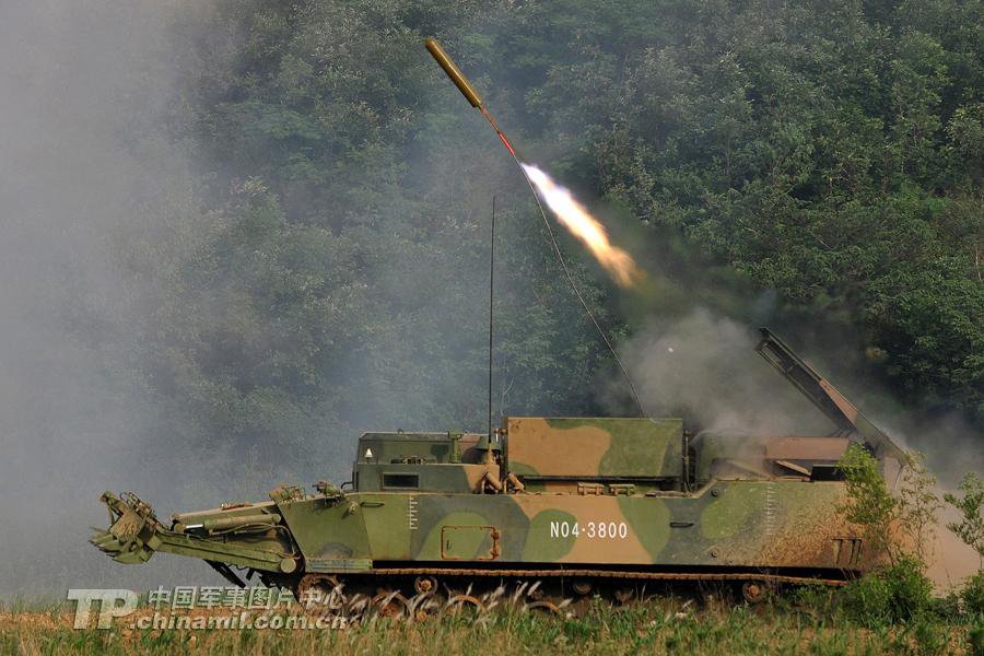 Центр фотографий китайской армии опубликовал фото с различными видами оружия в момент выстрела