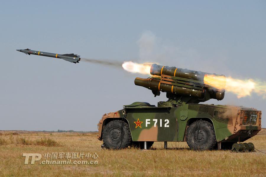 Центр фотографий китайской армии опубликовал фото с различными видами оружия в момент выстрела