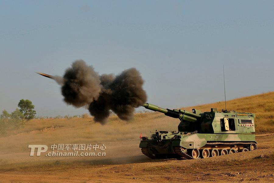 Центр фотографий китайской армии опубликовал фото с различными видами оружия в момент выстрела
