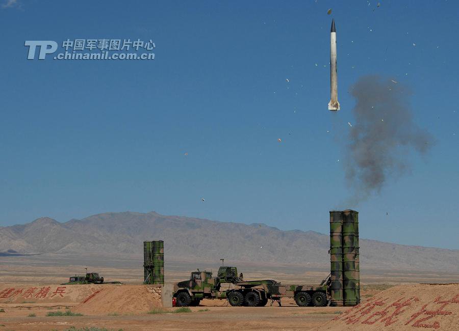 Центр фотографий китайской армии опубликовал фото с различными видами оружия в момент выстрела