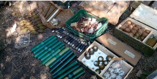 СБУ обнаружила очередной схрон с оружием под Артемовском СБУ обнаружила очередной схрон с оружием под Артемовском