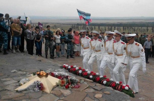 Захарченко: ДНР с честью подняла знамя героев, освободивших Донбасс в 1943 году Захарченко: ДНР с честью подняла знамя героев, освободивших Донбасс в 1943 году