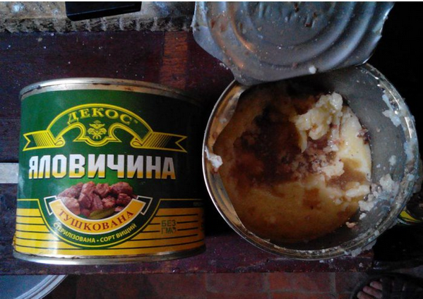 Украинские военные показали, какой тушёнкой их кормят в армии Украинские военные показали, какой тушёнкой их кормят в армии