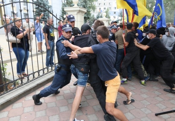 Саакашвили дал указание паковать одесских радикалов Саакашвили дал указание паковать одесских радикалов