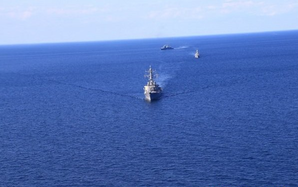 ВМС Украины заявили, что с помощью кораблей и авиации вынудили отойти российский корабль "Ладный"