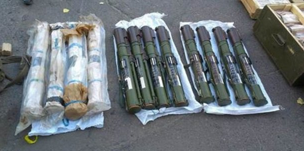 Под Счастьем нашли схрон с оружием одного из добровольческих батальонов Под Счастьем нашли схрон с оружием одного из добровольческих батальонов