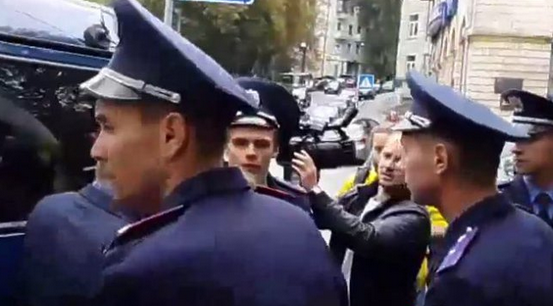 Милиция Киева разогнала митинг Донецких пожарных Милиция Киева разогнала митинг Донецких пожарных