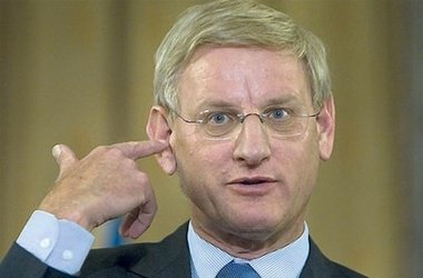 Главный русофоб Швеции Карл Бильд выставил себя на помешище в Twitter Главный русофоб Швеции Карл Бильд выставил себя на помешище в Twitter