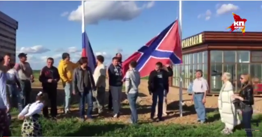 Подмосковный фермер поднял над своей сыроварней флаг Новороссии 