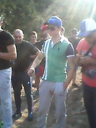 100 боевиков нагрянули в село на Полтавщине, избили людей и скосили поле подсолнечника 100 боевиков нагрянули в село на Полтавщине, избили людей и скосили поле подсолнечника