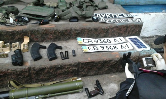 На Украине боевики «Правого сектора» добывали янтарь, стреляя по местным жителям На Украине боевики «Правого сектора» добывали янтарь, стреляя по местным жителям