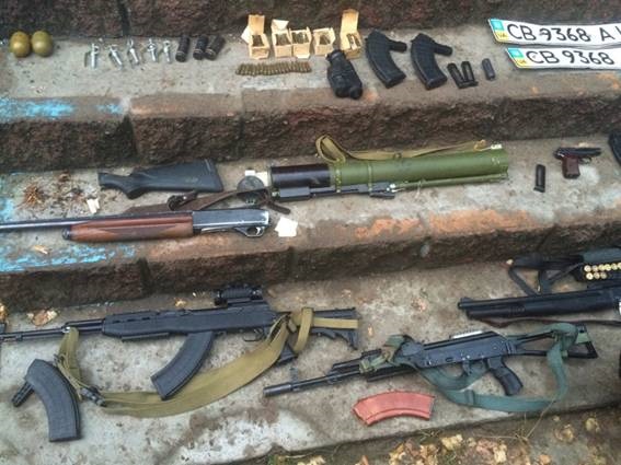 На Украине боевики «Правого сектора» добывали янтарь, стреляя по местным жителям На Украине боевики «Правого сектора» добывали янтарь, стреляя по местным жителям