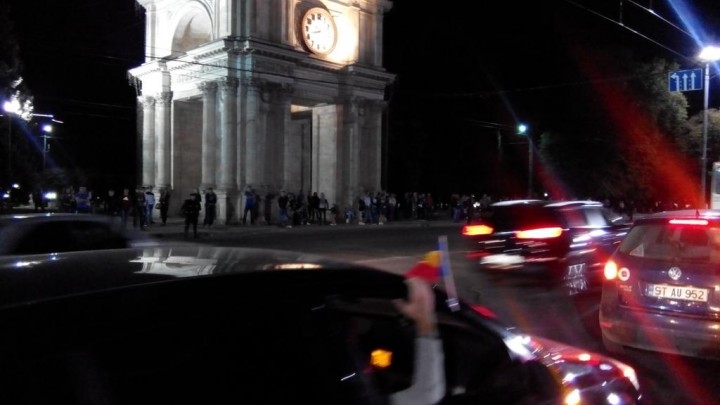 Кишинёв - уже 400 палаток. Идёт подготовка к митингу, к протестующим подключились автолюбители Кишинёв - уже 400 палаток. Идёт подготовка к митингу, к протестующим подключились автолюбители