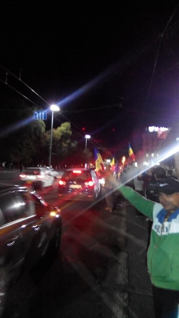 Кишинёв - уже 400 палаток. Идёт подготовка к митингу, к протестующим подключились автолюбители Кишинёв - уже 400 палаток. Идёт подготовка к митингу, к протестующим подключились автолюбители