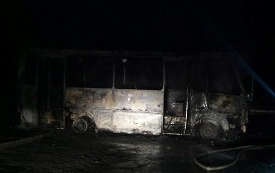 В Запорожье сожгли автобус батальона "Донбасс" В Запорожье сожгли автобус батальона "Донбасс"