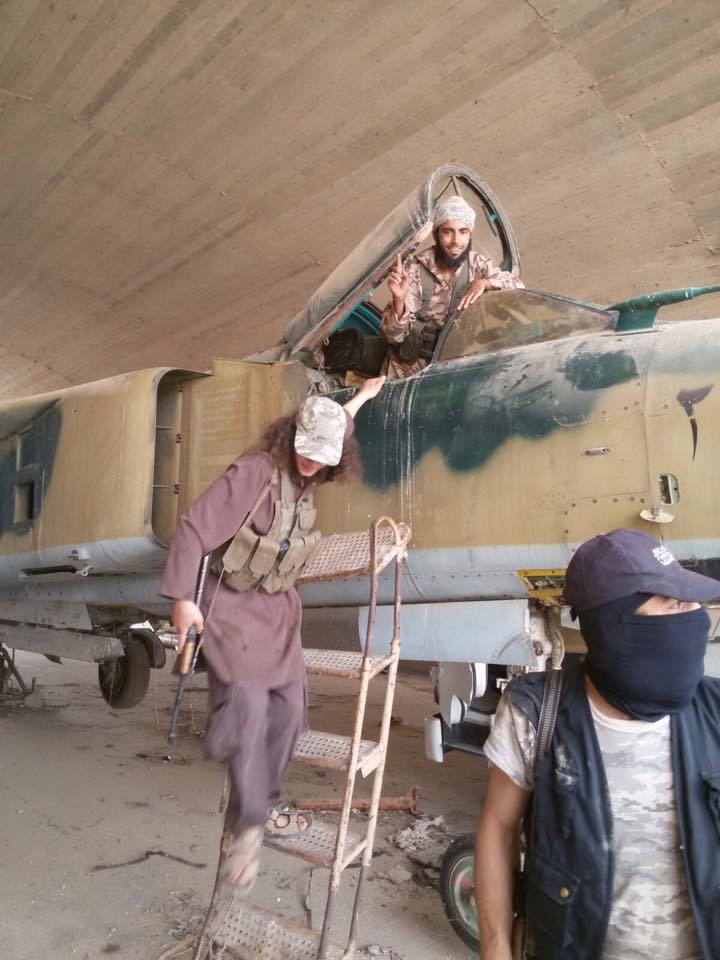 СРОЧНО: беспилотники США нанесли удары по Сирийской армии СРОЧНО: беспилотники США нанесли удары по Сирийской армии