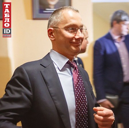 Глава администрации Порошенко во время отдыха на яхте на Сардинии сломал ключицу и уехал на лечение в Израиль Глава администрации Порошенко во время отдыха на яхте на Сардинии сломал ключицу и уехал на лечение в Израиль