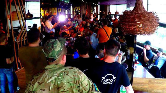 "Мы должны координировать свои усилия против коррупции": Саакашвили встретился с Автомайданом и "ПС" в Одессе. "Мы должны координировать свои усилия против коррупции": Саакашвили встретился с Автомайданом и "ПС" в Одессе.