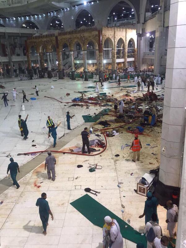 Падение крана в Мекке: число жертв превысило 107 человек (18+) Падение крана в Мекке: число жертв превысило 107 человек (18+)