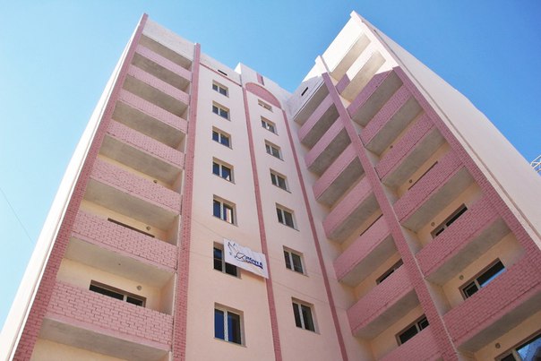 Глава ЛНР вручил 44 ордера на квартиры в первой новостройке Республики (ФОТО)