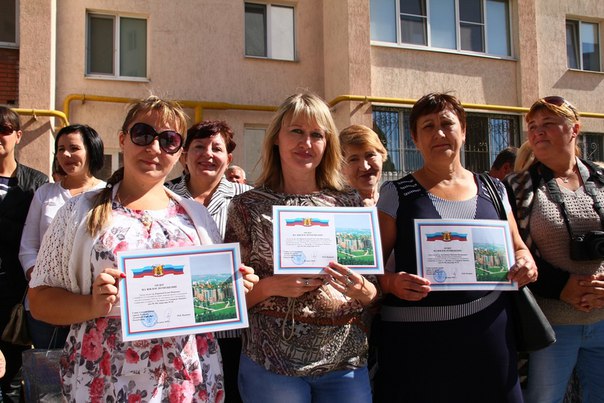 Глава ЛНР вручил 44 ордера на квартиры в первой новостройке Республики (ФОТО)