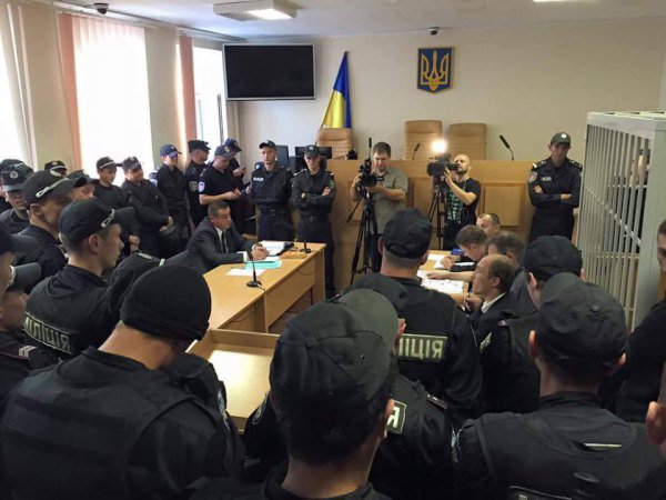 Тягнибок возмущается: Порошенко посадил в тюрьму автора термина «революция достоинства» Тягнибок возмущается: Порошенко посадил в тюрьму автора термина «революция достоинства»